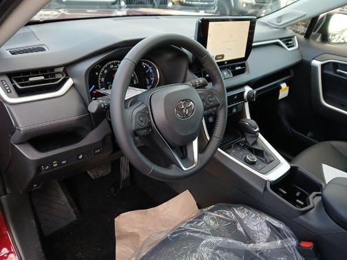 2025 Toyota RAV4 Hybrid XLE Premium