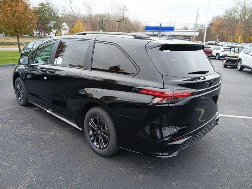 2025 Toyota Sienna XSE 7 Passenger