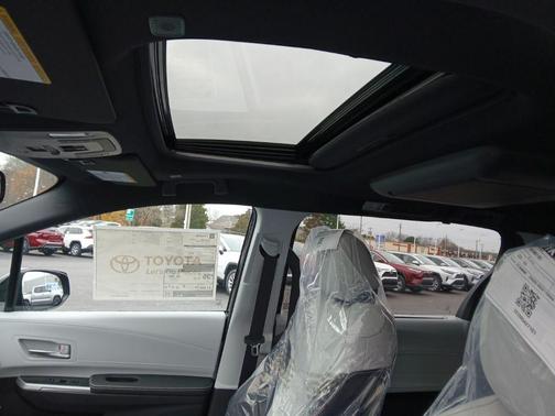 2025 Toyota Sienna XSE 7 Passenger