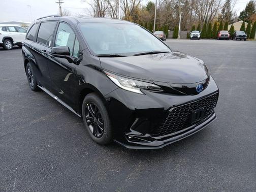 2025 Toyota Sienna XSE 7 Passenger