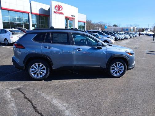 2026 Toyota Corolla Cross LE