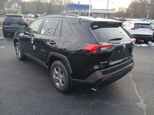 2025 Toyota RAV4 Hybrid LE