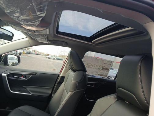 2025 Toyota RAV4 Hybrid XLE Premium