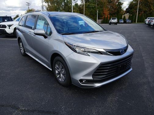 2025 Toyota Sienna XLE 7 Passenger