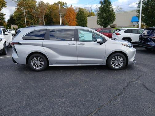 2025 Toyota Sienna XLE 7 Passenger