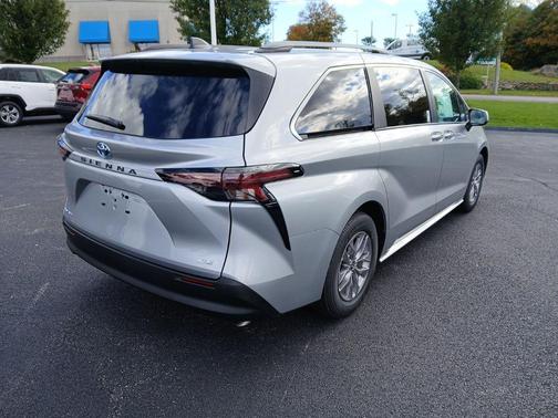 2025 Toyota Sienna XLE 7 Passenger