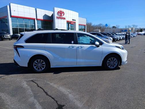 2026 Toyota Sienna XLE