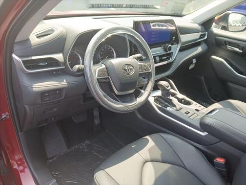 2025 Toyota Highlander XLE