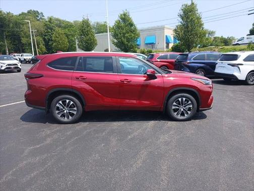 2025 Toyota Highlander XLE