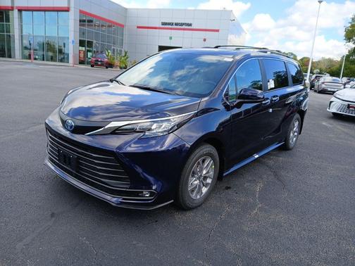 2025 Toyota Sienna XLE 7 Passenger