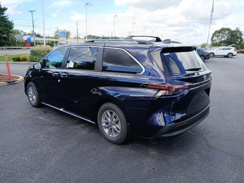 2025 Toyota Sienna XLE 7 Passenger
