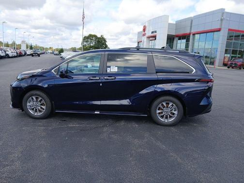 2025 Toyota Sienna XLE 7 Passenger