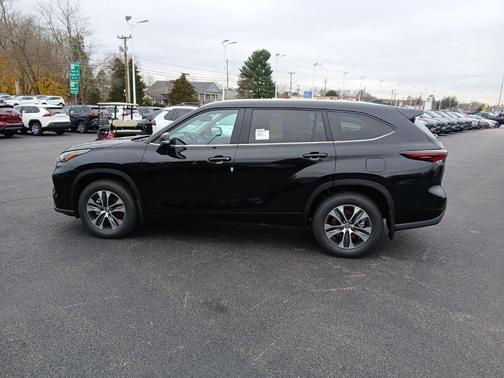 2026 Toyota Highlander XLE