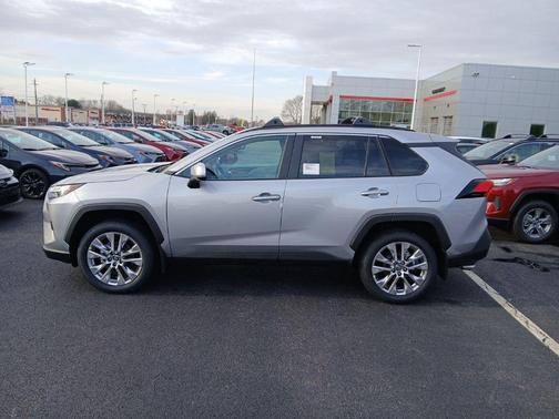 2025 Toyota RAV4 XLE Premium