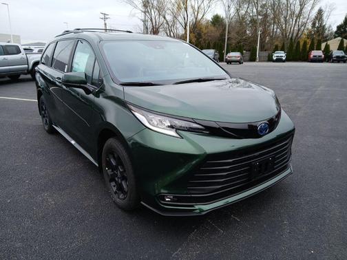 2025 Toyota Sienna Woodland Edition
