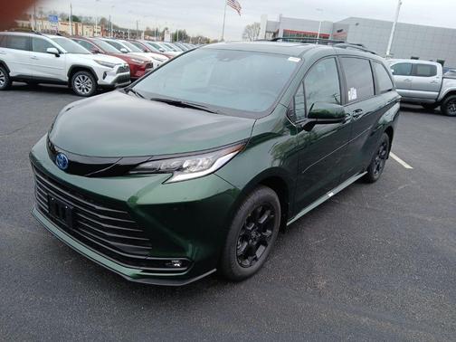 2025 Toyota Sienna Woodland Edition