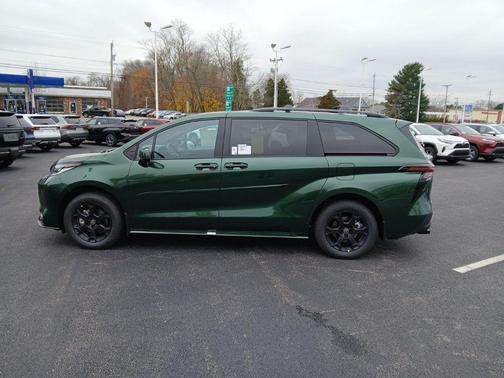 2025 Toyota Sienna Woodland Edition