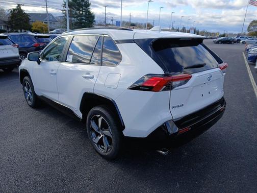 2025 Toyota RAV4 Hybrid SE