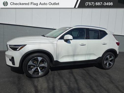 2023 Volvo XC40 B5 Plus Bright Theme