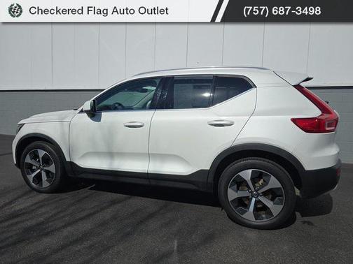 2023 Volvo XC40 B5 Plus Bright Theme