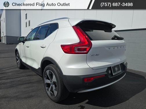 2023 Volvo XC40 B5 Plus Bright Theme