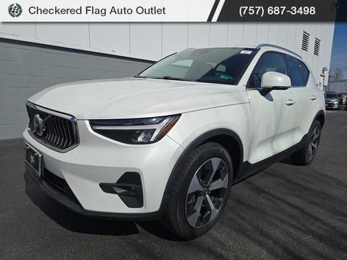 2023 Volvo XC40 B5 Plus Bright Theme