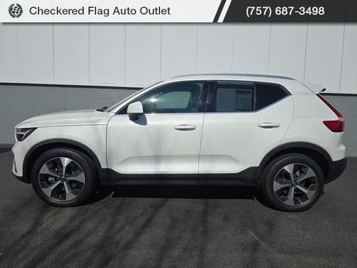 2023 Volvo XC40 B5 Plus Bright Theme