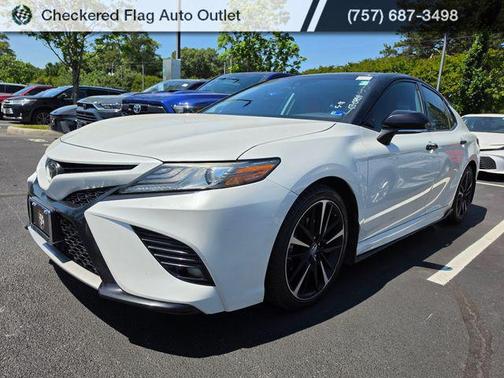 Wind Chill Pearl/Midnight Black Metallic 2019 Toyota Camry XSE