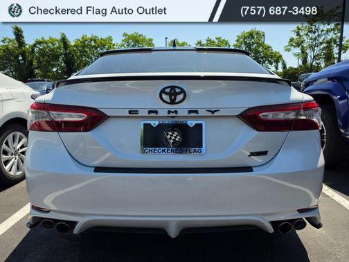 Wind Chill Pearl/Midnight Black Metallic 2019 Toyota Camry XSE