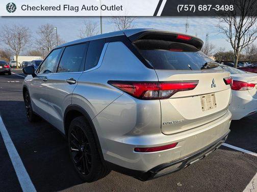 2022 Mitsubishi Outlander Black Edition 2WD