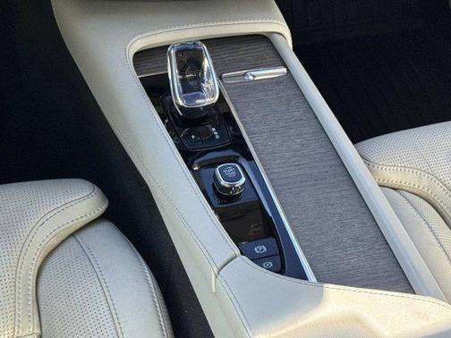 2022 Volvo XC90 Recharge Plug-In Hybrid T8 Inscription 6 Passenger