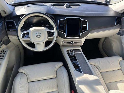 2022 Volvo XC90 Recharge Plug-In Hybrid T8 Inscription 6 Passenger