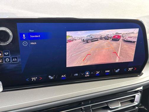 Mosaic Black Metallic 2025 Chevrolet Traverse LT
