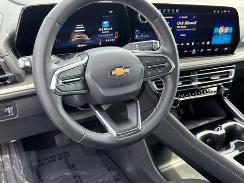 Mosaic Black Metallic 2025 Chevrolet Traverse LT