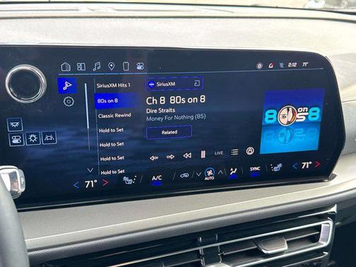 Mosaic Black Metallic 2025 Chevrolet Traverse LT