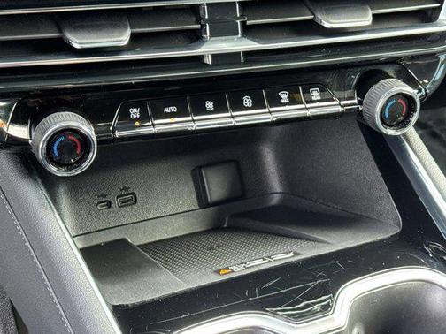 Mosaic Black Metallic 2025 Chevrolet Traverse LT