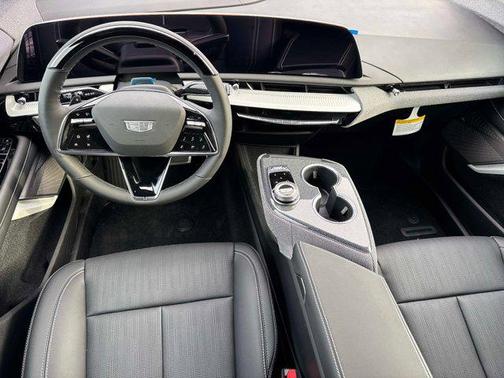 2025 Cadillac OPTIQ Luxury 2 AWD