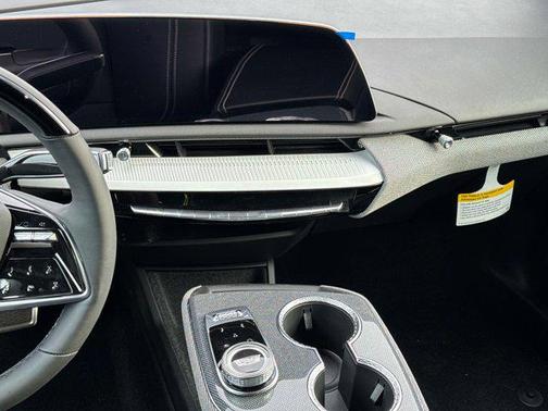 2025 Cadillac OPTIQ Luxury 2 AWD