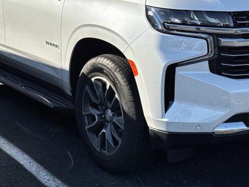 Iridescent Pearl Tricoat 2022 Chevrolet Tahoe LT