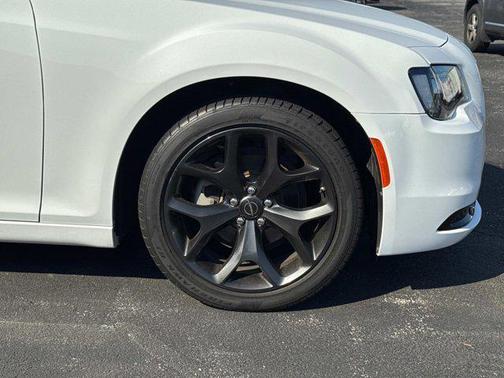 2022 Chrysler 300 Touring