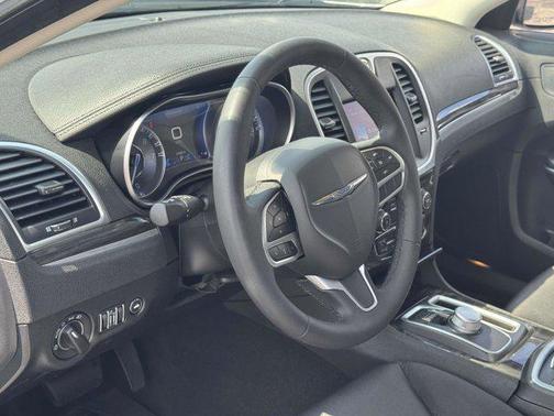 2022 Chrysler 300 Touring