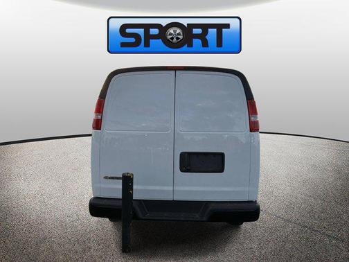 GAZ SUMMIT WHITE 2026 Chevrolet Express 2500 LT