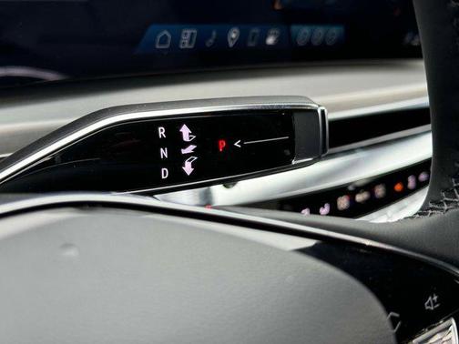2025 Cadillac LYRIQ Luxury w/1SC