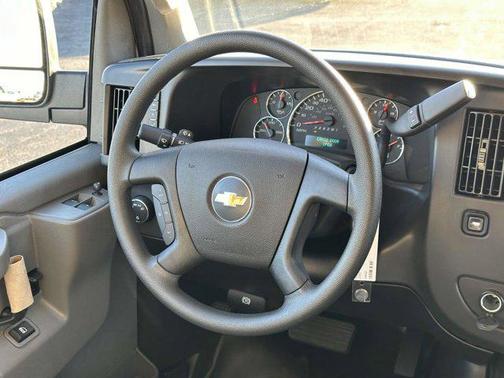 2025 Chevrolet Express 2500 RWD 2500 Regular Wheelbase WT