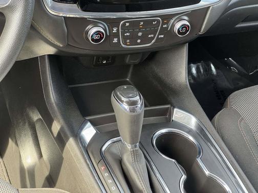 Silver Ice Metallic 2018 Chevrolet Traverse LS