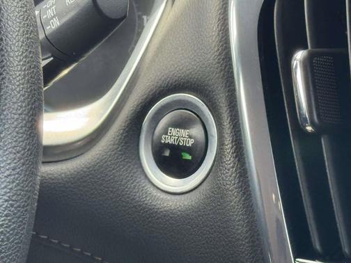 Silver Ice Metallic 2018 Chevrolet Traverse LS