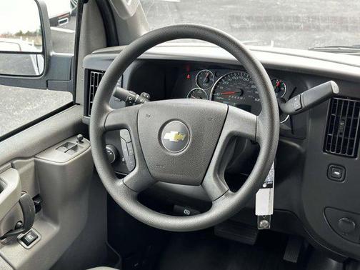 2025 Chevrolet Express 2500 RWD 2500 Regular Wheelbase WT
