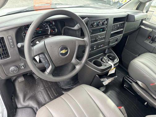 2025 Chevrolet Express 2500 RWD 2500 Regular Wheelbase WT