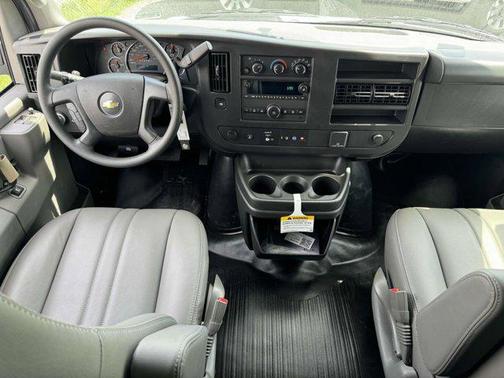 2025 Chevrolet Express 2500 RWD 2500 Regular Wheelbase WT