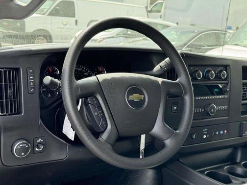 2025 Chevrolet Express 2500 RWD 2500 Regular Wheelbase WT